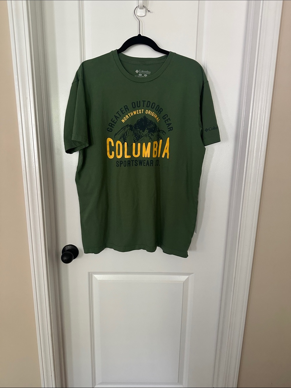 Columbia Olive Green Short-Sleeve Graphic Tee with Yellow Columbia logo XL